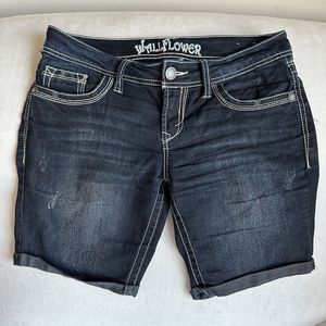 Women’s Denim Shorts Size 9 Wallflower Jean Shorts Dark Blue B17